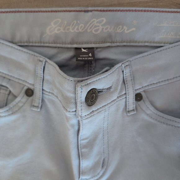 NWT Eddie Bauer Slightly Curvy Size 4 Length 31 Mid Rise Slim Straight Jeans - Picture 3 of 7